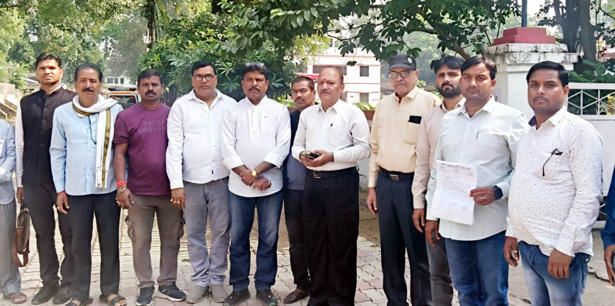 व्यापारियों के यहां हुई चोरी का खुलासा किए जाने की मांग