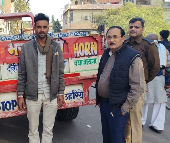 कोहरे के मद्देनज़र परिवहन विभाग का चेकिंग अभियान, 16 वाहन चालान – 22 पर रेट्रो-रिफ्लेक्टिव टेप की कार्यवाही