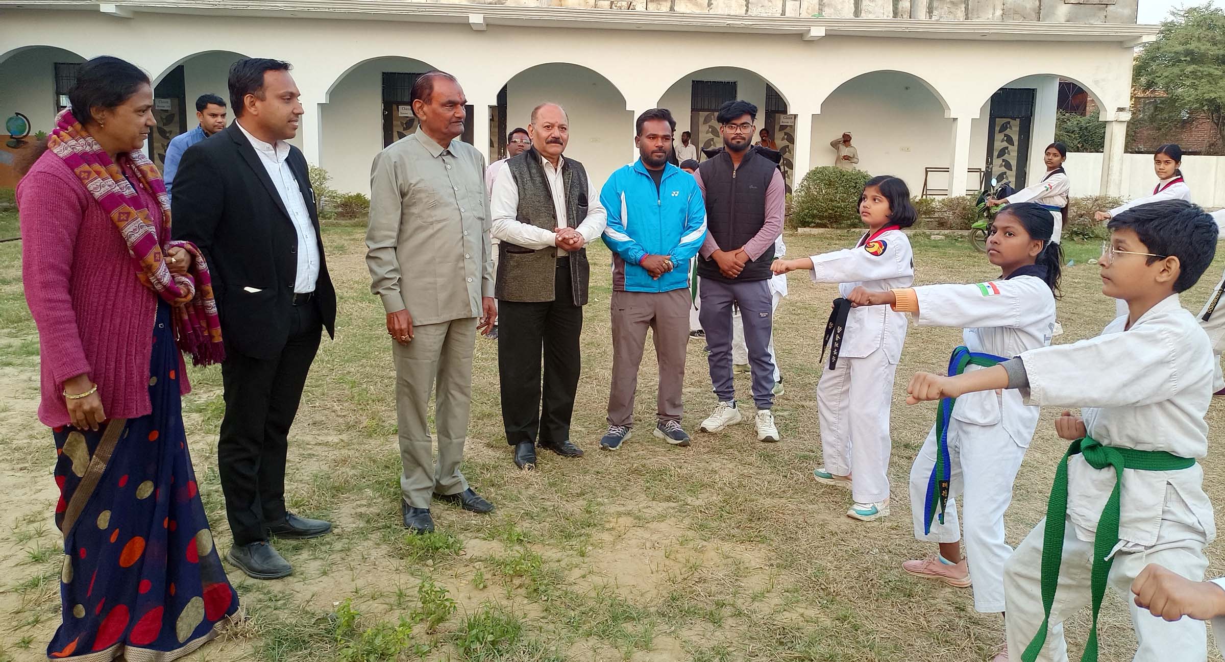 पूर्व विधायक समेत प्रबंधक ने दीप जलाकर किया शुभारंभ, ताइक्वांडो प्रशिक्षण शिविर शुरू