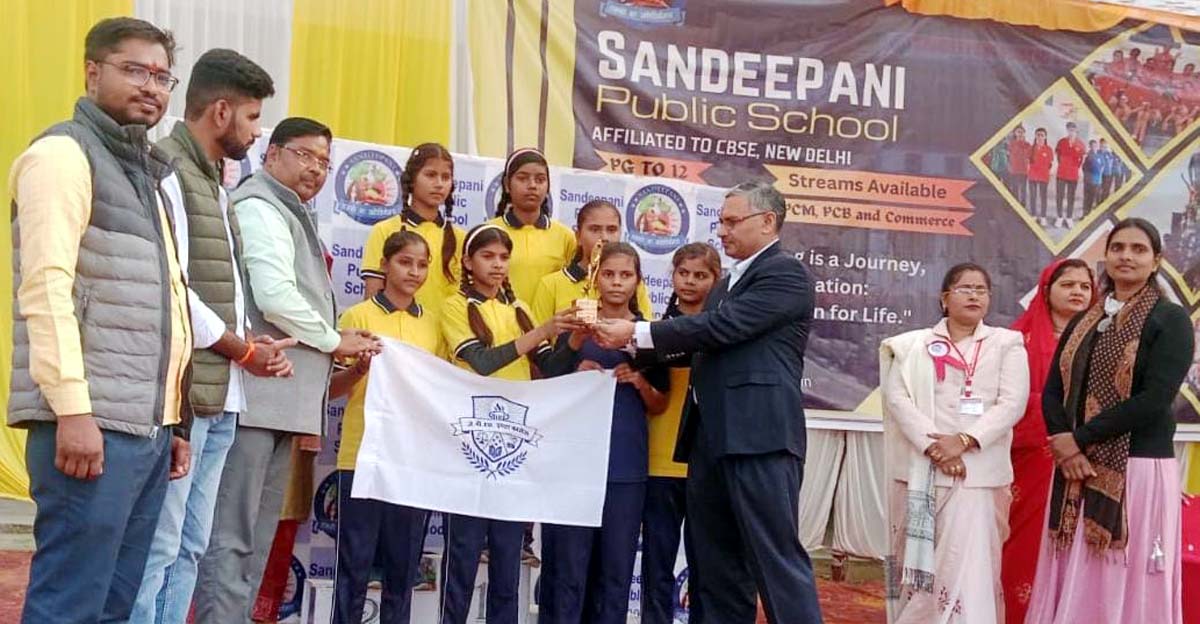 खेलो में अच्छा प्रदर्शन करने वाले विजेताओं को किया सम्मानित