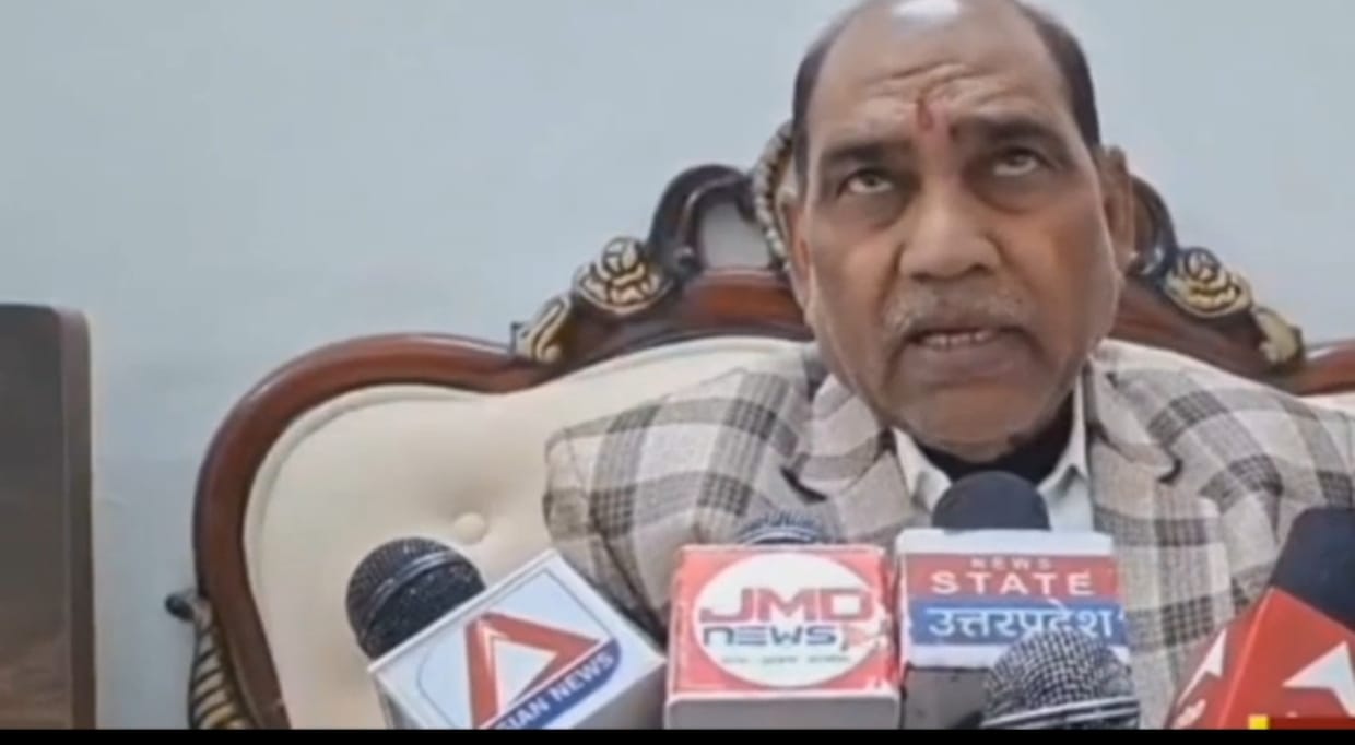 गांधी इंटर कॉलेज के खेल मैदान में पानी की टंकी निर्माण का विरोध