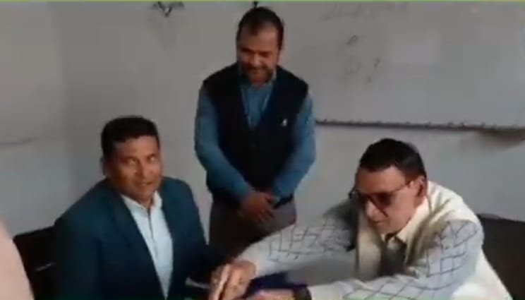 कालपी प्रेस क्लब के द्वारा आयोजित निशुल्क नेत्र शिविर का फीता काटकर एसडीएम ने किया उद्घाटन