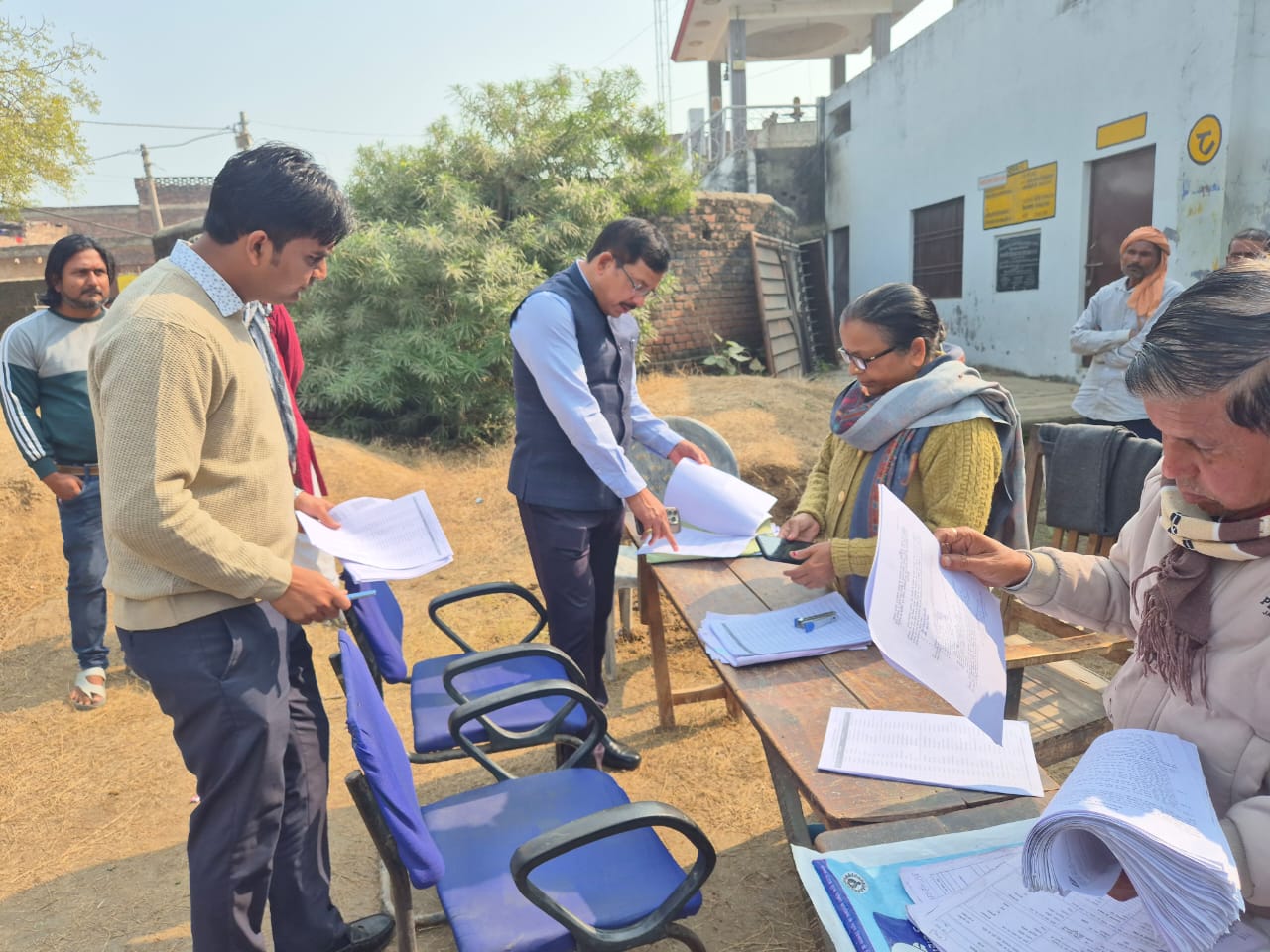SIR अभियान की प्रगति की की समीक्षा, पात्र मतदाताओं को समय से फार्म जमा करने की अपील