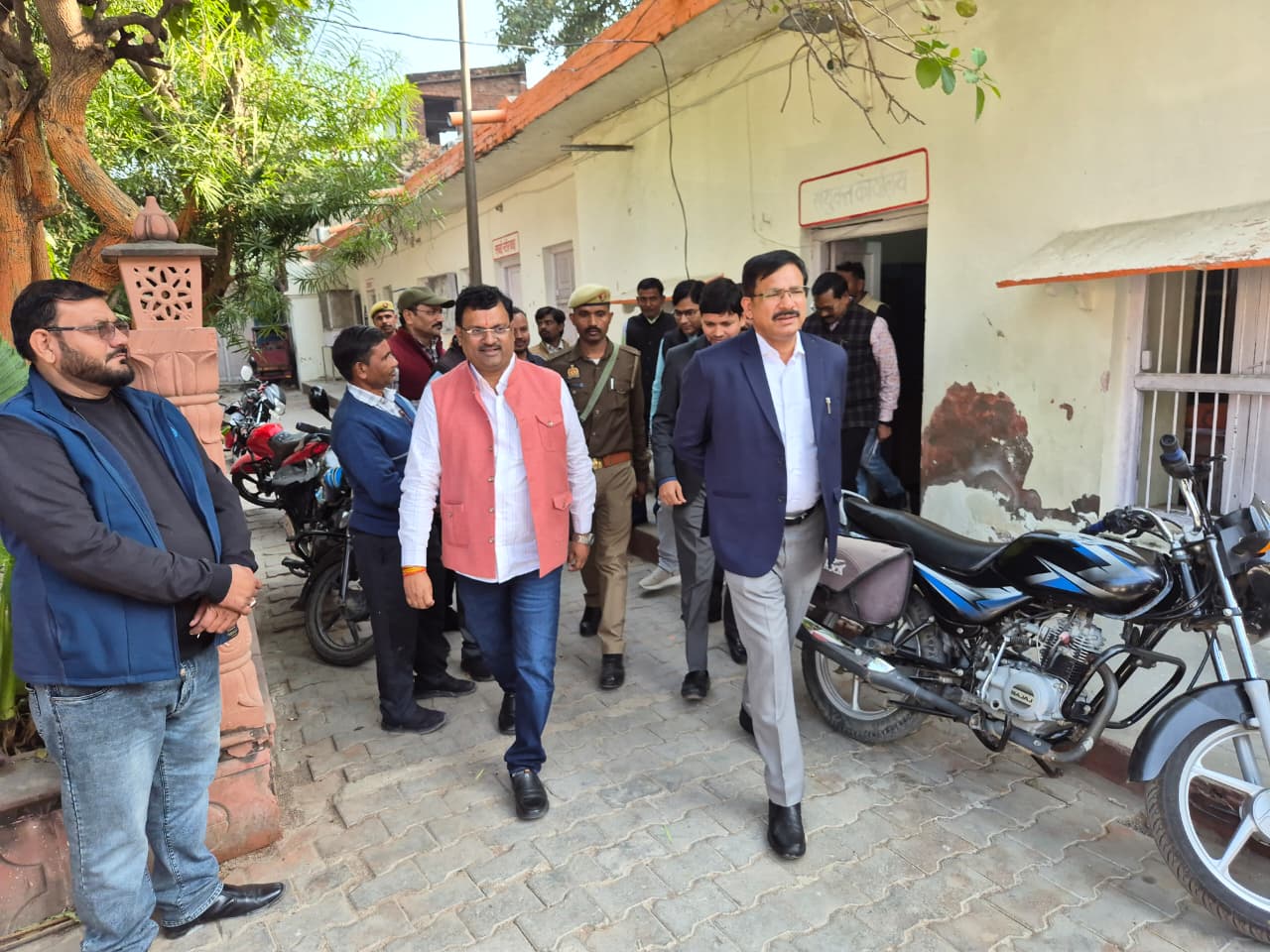 कूड़े के अंबार को देख, अधिशासी अधिकारी को फटकार, जल्द सुधार न होने पर कार्रवाई की चेतावनी