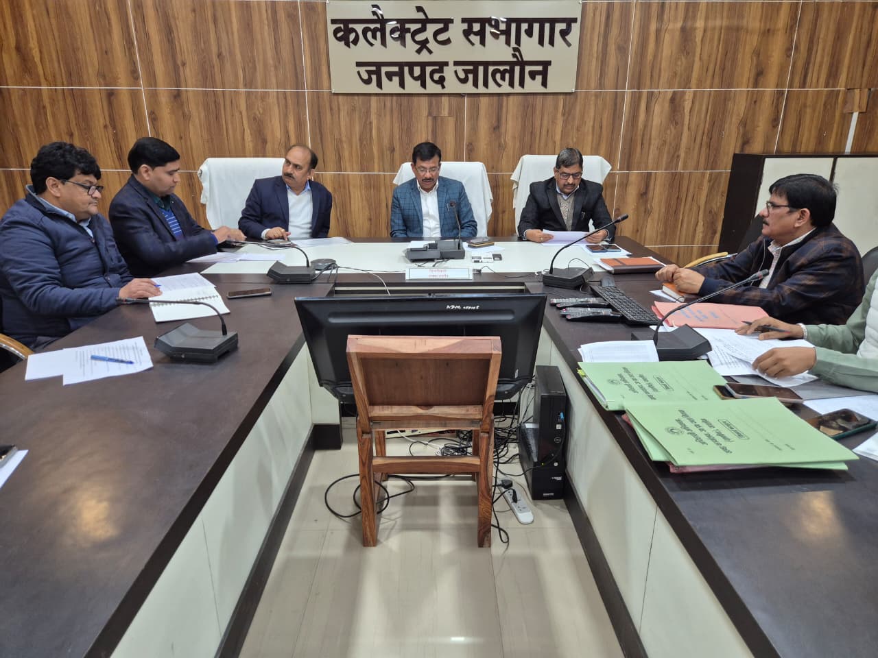 जल जीवन मिशन की समीक्षा बैठक: रोड रेस्टोरेशन व हर घर जल कार्य में लाएँ तेजी