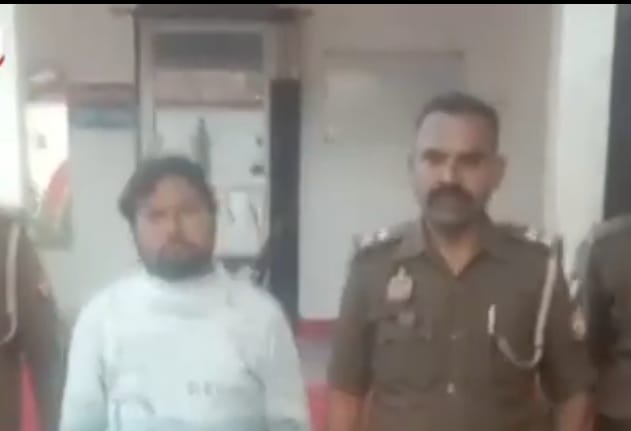 शादी समारोह में हर्ष फायरिंग से तीन लोग घायल, आरोपी लाईसेंसी असलहे के साथ गिरफ्तार