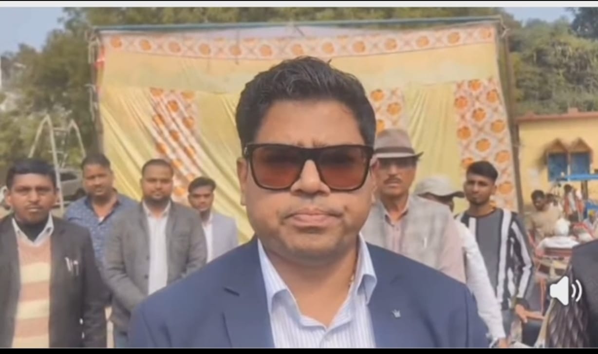 डीएम ने किया प्रोत्साहित—दिव्यांग महिलाओं को मिली ट्राईसाइकिल