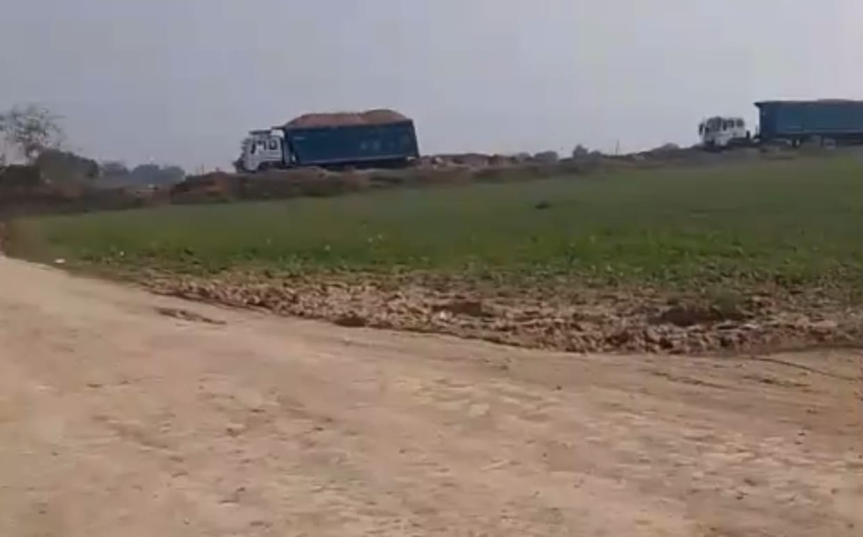 मौरंग माफिया ने NGT के नियमों की उड़ाई धज्जियां, कानून व्यवस्था को खुली चुनौती!