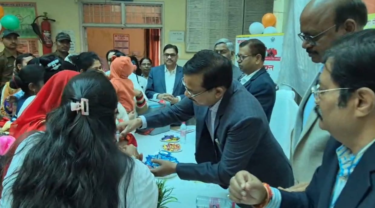 पल्स पोलियो बूथ दिवस का शुभारंभ, डीएम ने बच्चों को पिलाई पोलियो ड्रॉप