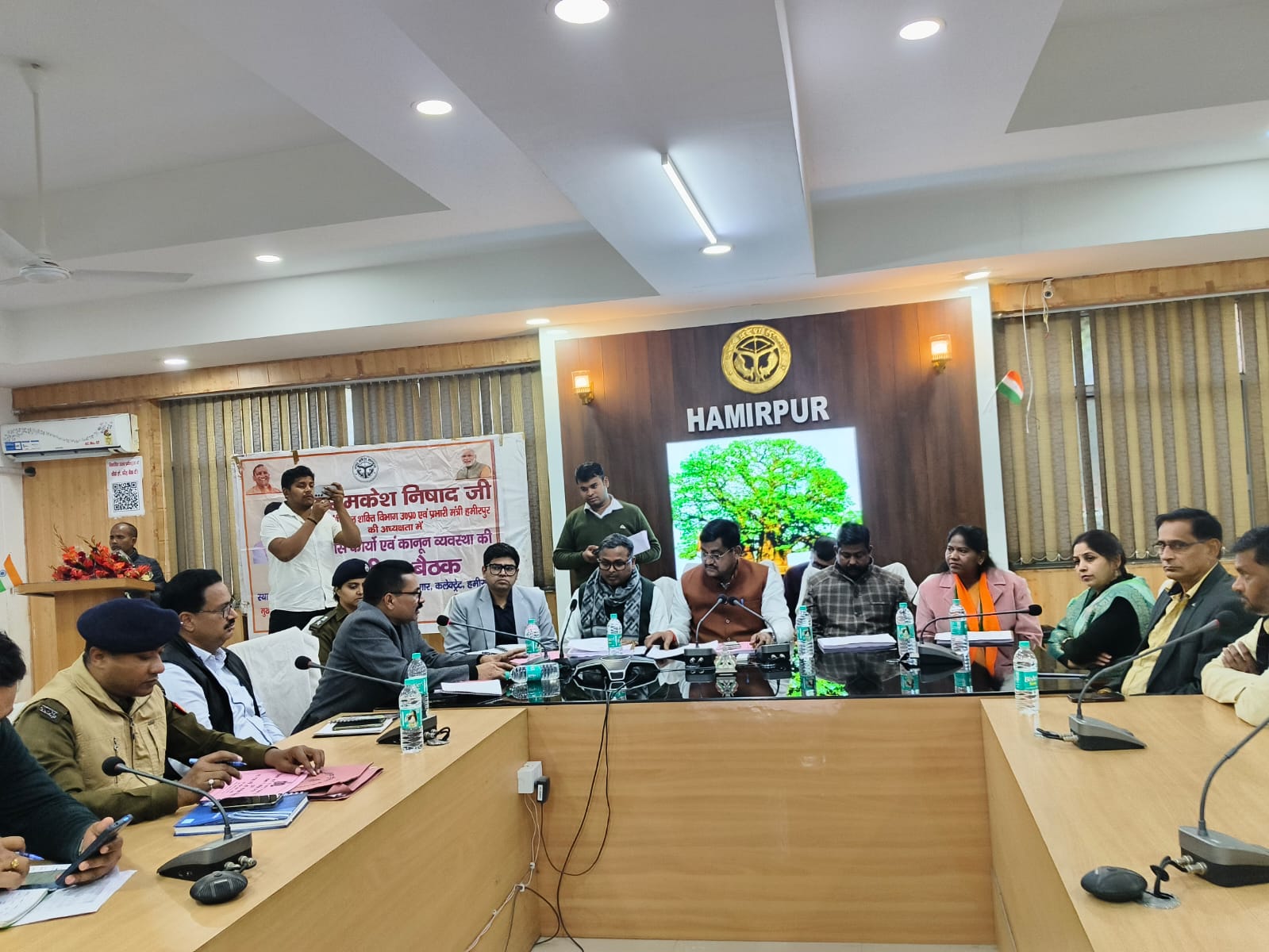 विकास कार्यों व कानून व्यवस्था की समीक्षा, कालाबाजारी व अवैध खनन पर सख्ती के निर्देश