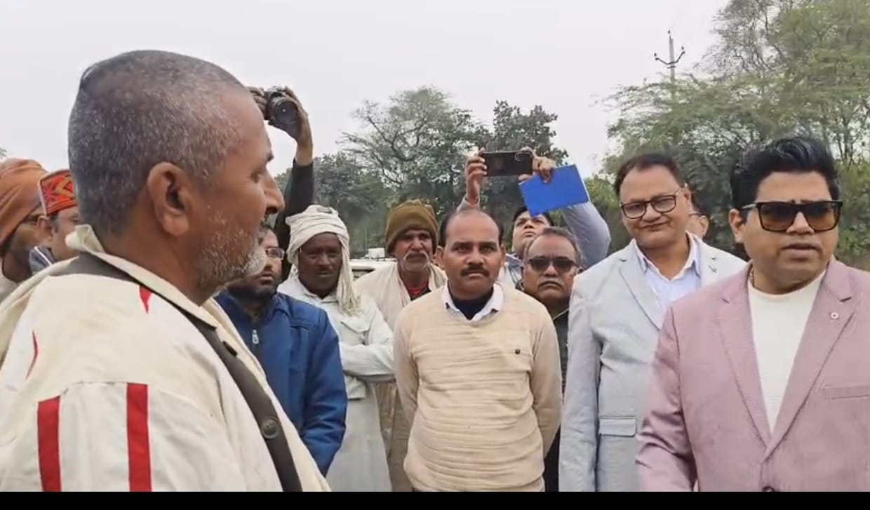 जलोदय जल अभियान के अंतर्गत चन्द्रावल नदी के पुनरोद्धार कार्य का जिलाधिकारी निरीक्षण कर जायजा लिया