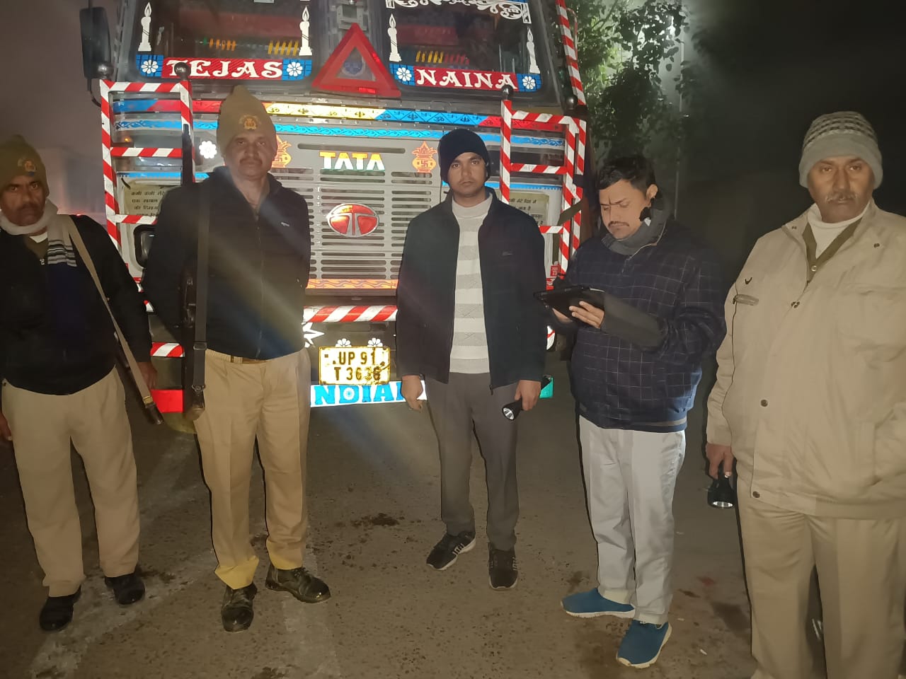 रात्रिकालीन अभियान में अवैध खनन व परिवहन पर सख्ती, 215 वाहनों की जांच, 8 पर कार्रवाई