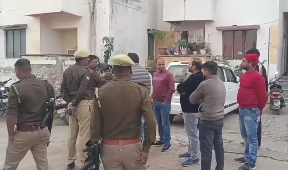 उरई मेडिकल कॉलेज स्टाफ क्वार्टरों में एक करोड़ की चोरी, आधा दर्जन से अधिक मकानों को बनाया निशाना