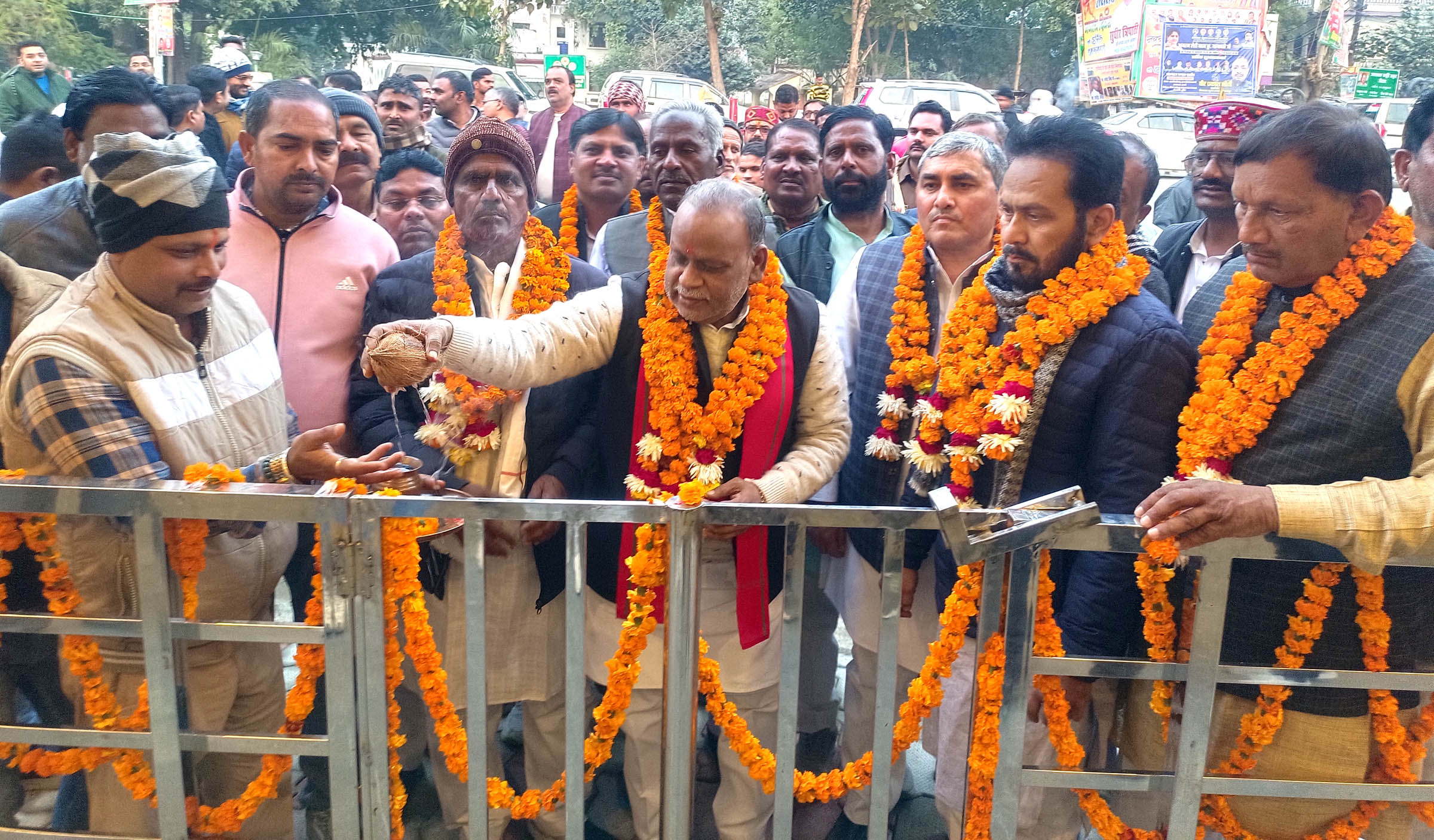 दस लाख रूपए की लागत से जीटी रोड पर कराया गया निर्माण