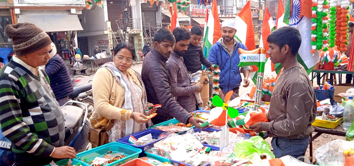 गणतंत्र दिवस आज, सभी तैयारियां पूरी,सजी रहींदुकानें, सलामी लेंगे कैबिनेट मंत्री