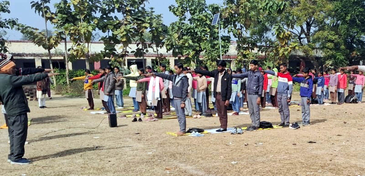 निष्पक्ष देव विद्या मंदिर इंटर कालेज में हुआ कार्यक्रम, बच्चों ने ली शपथ