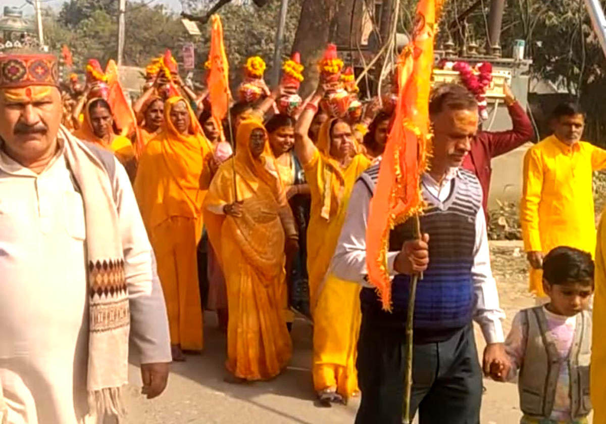 प्राचीन दुर्गा मंदिर परिसर में साप्ताहिक कथा