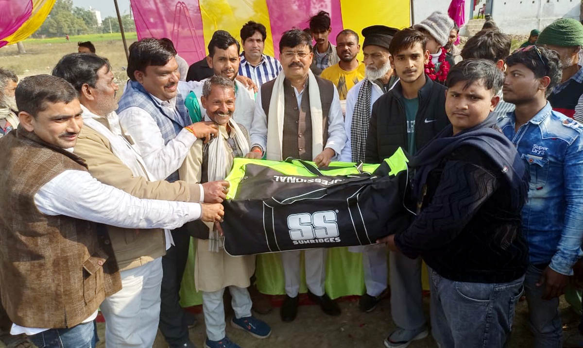 विधायक ने जरूरतमंदों को कंबल व खिलाड़ियों को दी किट, हुआ जोरदार स्वागत
