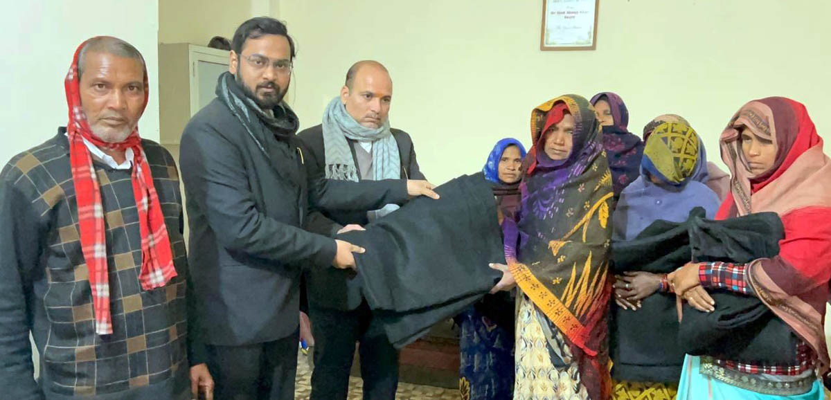  मून फाउंडेशन ने जरूरतमंदों को बांटे कंबल