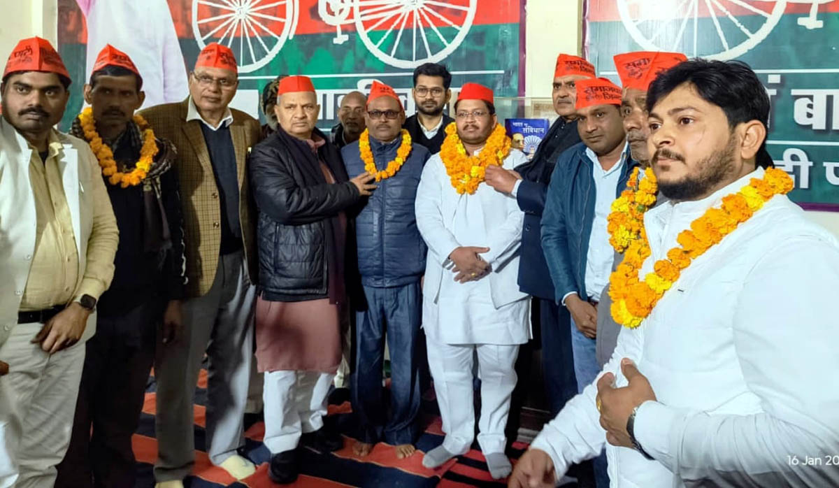 थामा दामन, सांसद समेत सपाईयों ने सदस्यता दिलाकर किया स्वागत