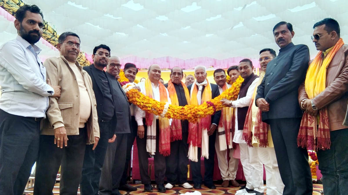 अग्रहरि समाज के समारोह में वरिष्ठ नागरिक व मेधावी छात्र सम्मानित