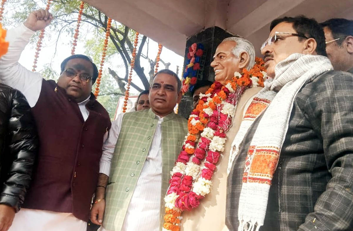 बाबू जी के अन्तिम दर्शन में न पहुंचने वाले पीडिए पीडिए चिल्ला रहे : प्रकाश