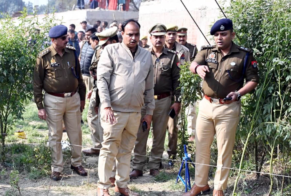 टीकर गांव में किसान की गला रेतकर निर्मम हत्या, किया निरीक्षण