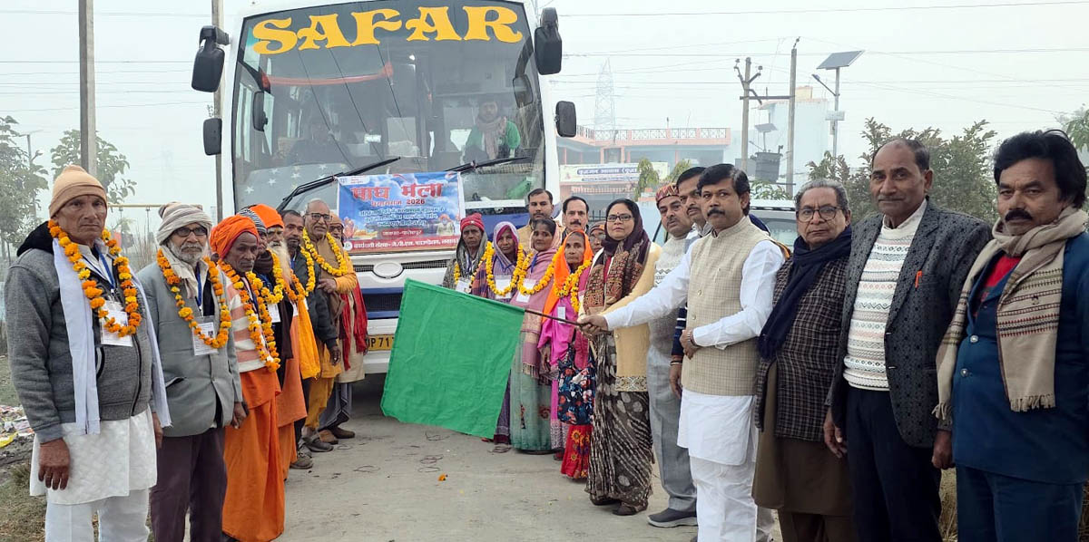 गंगा बचाओ सेवा समिति के प्रदेश अध्यक्ष ने बस को दिखाई झण्डी