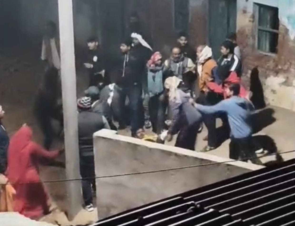 घर में घुसकर बीमार व्यक्ति से मारपीट और लूटपाट, दबंगों ने दी जान से मारने की धमकी 