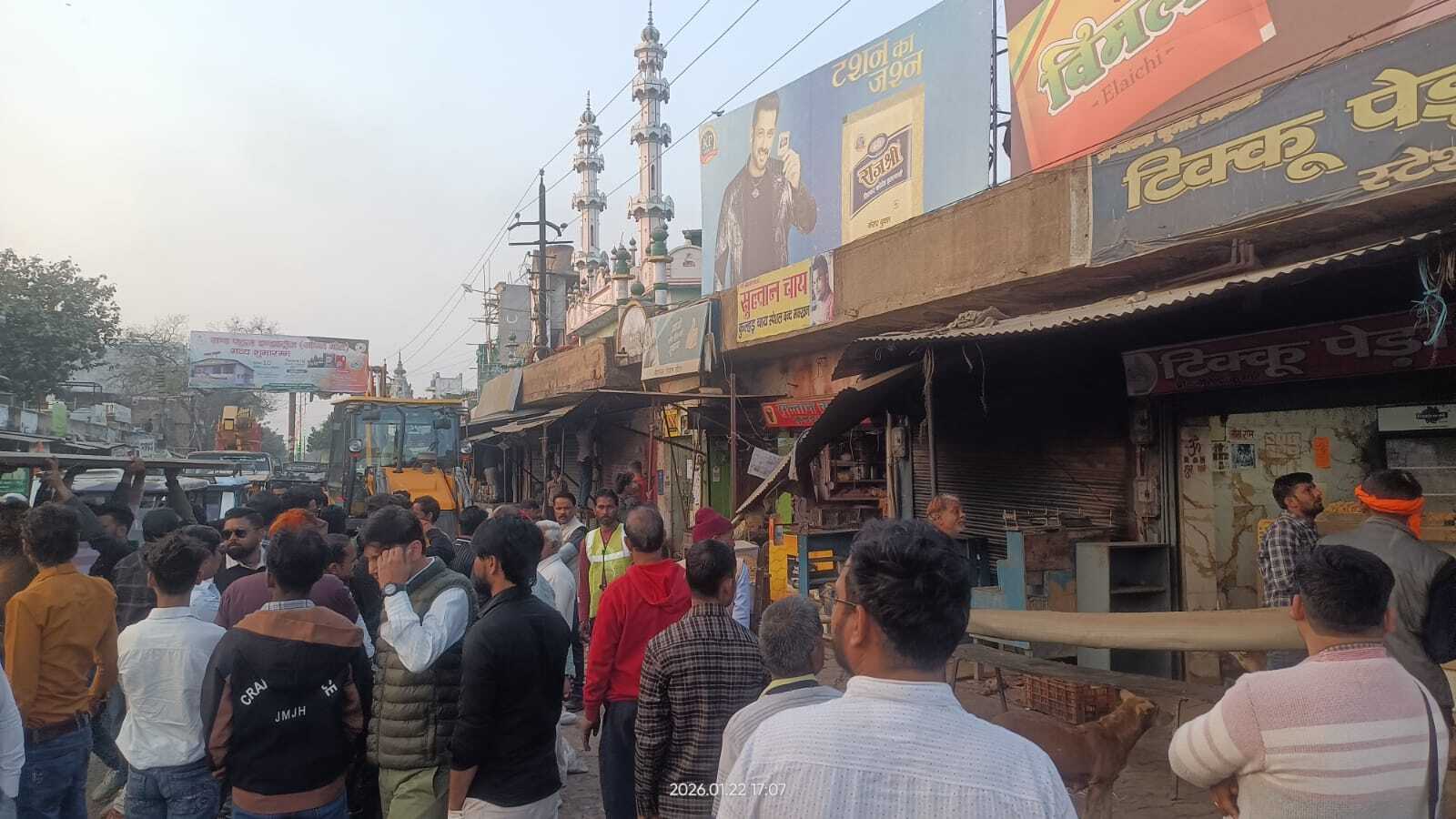 नगर क्षेत्र में अवैध अतिक्रमण पर प्रशासन की सख्त कार्रवाई