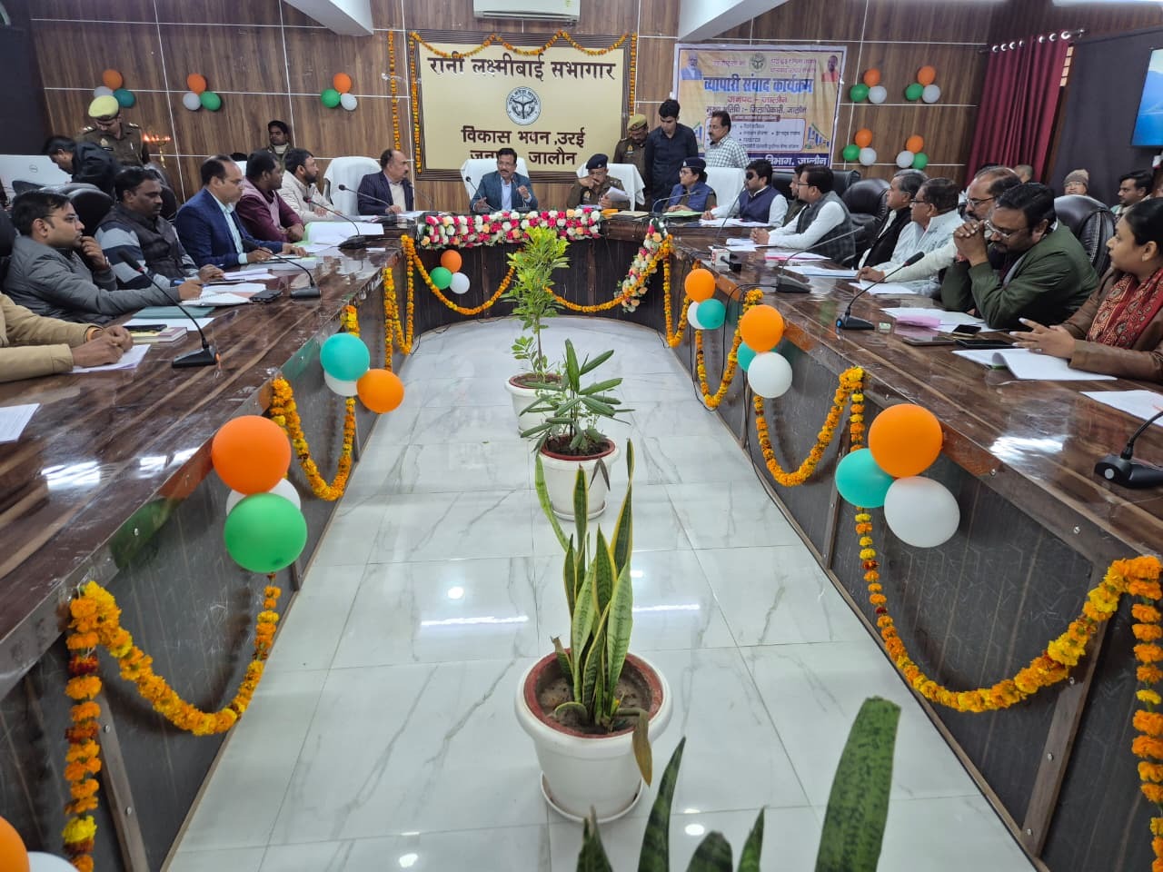 व्यापार संवाद कार्यक्रम में डीएम का भरोसा: व्यापारियों की समस्याओं का त्वरित निस्तारण