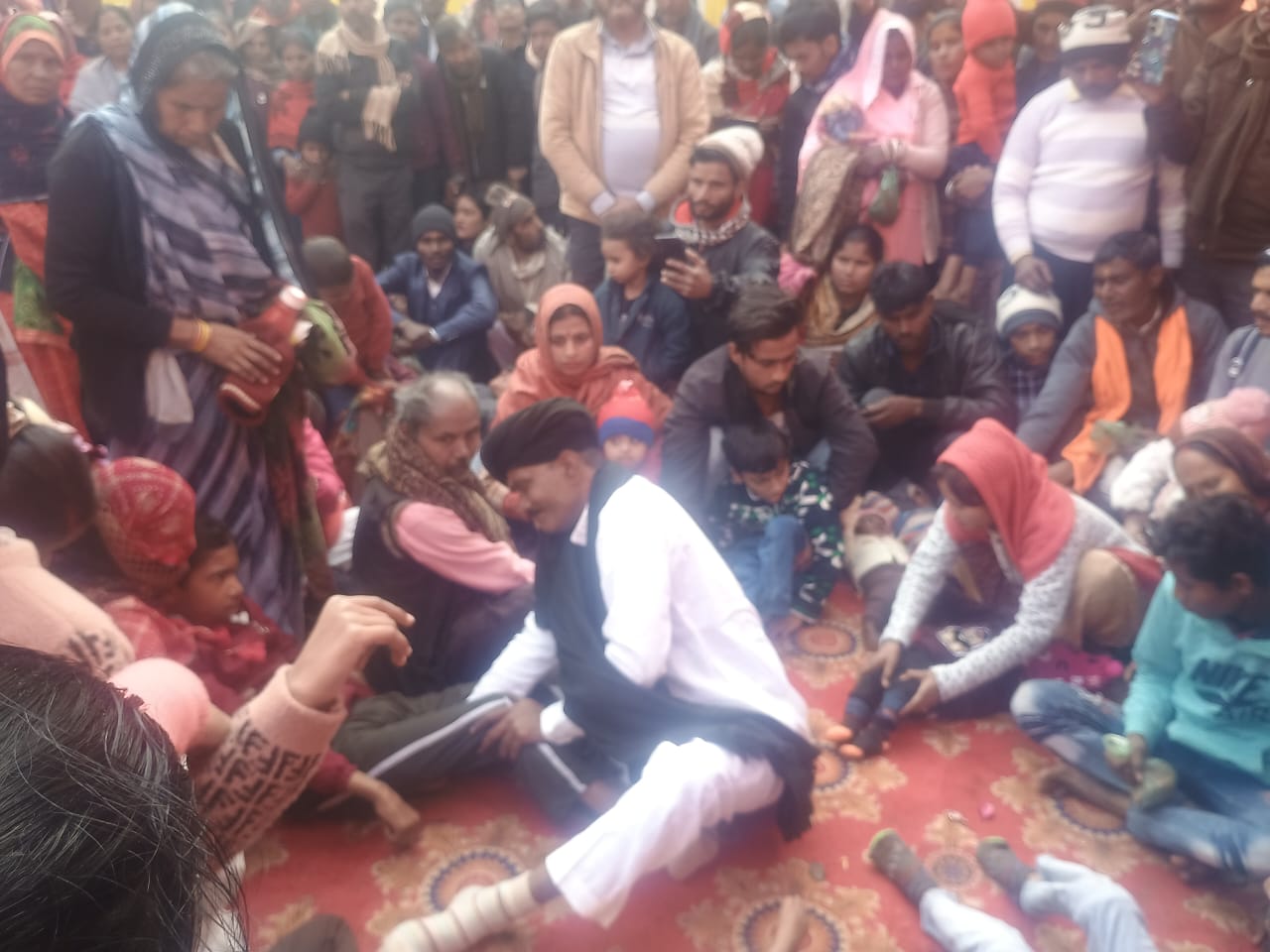 चौरादेवी स्थित मंदिर चौराहा पर कंबल वाले बाबा का डेरा, 6 से 12 जनवरी तक प्रवास