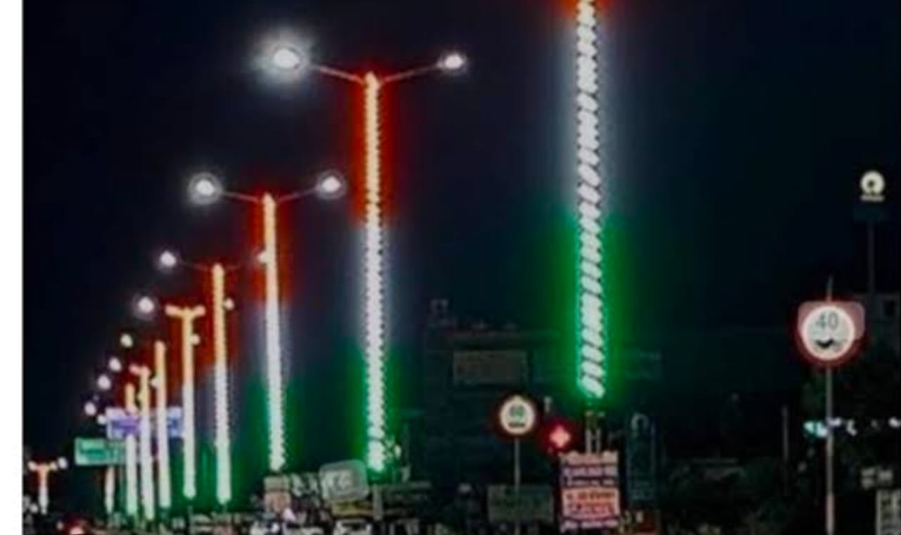 तिरंगा पोलों पर न लगाएं होर्डिंग-बैनर: ईओ