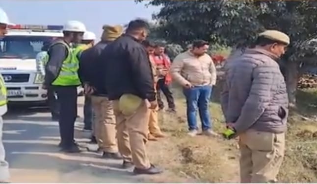 आटा स्टेशन के पास हाइवे किनारे सड़ा शव मिलने से हड़कंप