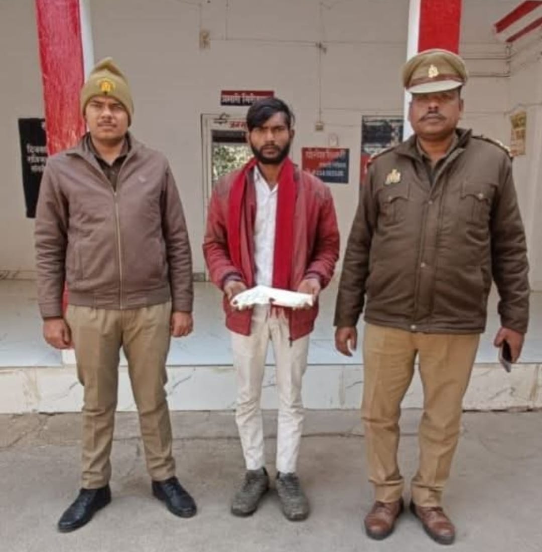 थाना मुस्करा पुलिस ने अवैध तमंचा व कारतूस के साथ आरोपी को धर दबोचा