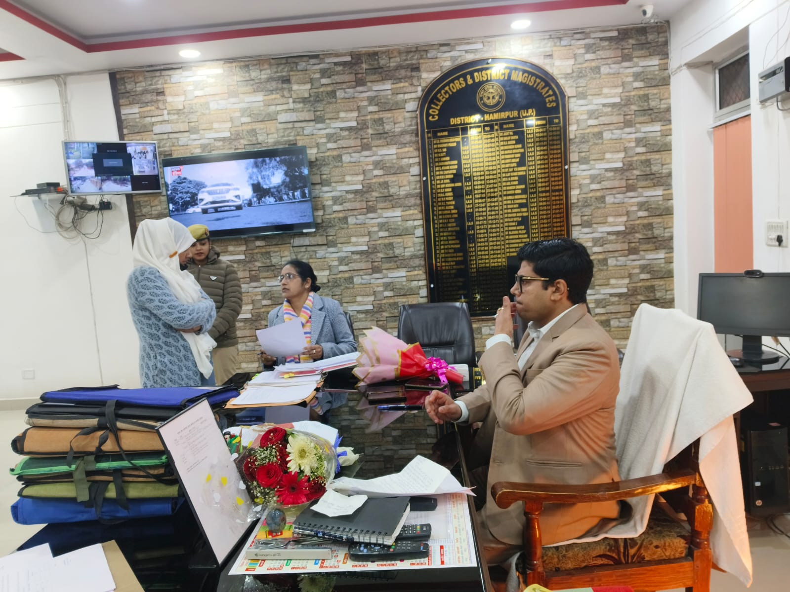 जिलाधिकारी ने जनसुनवाई कर सुनीं 94 शिकायतें, अधिकांश का मौके पर निस्तारण