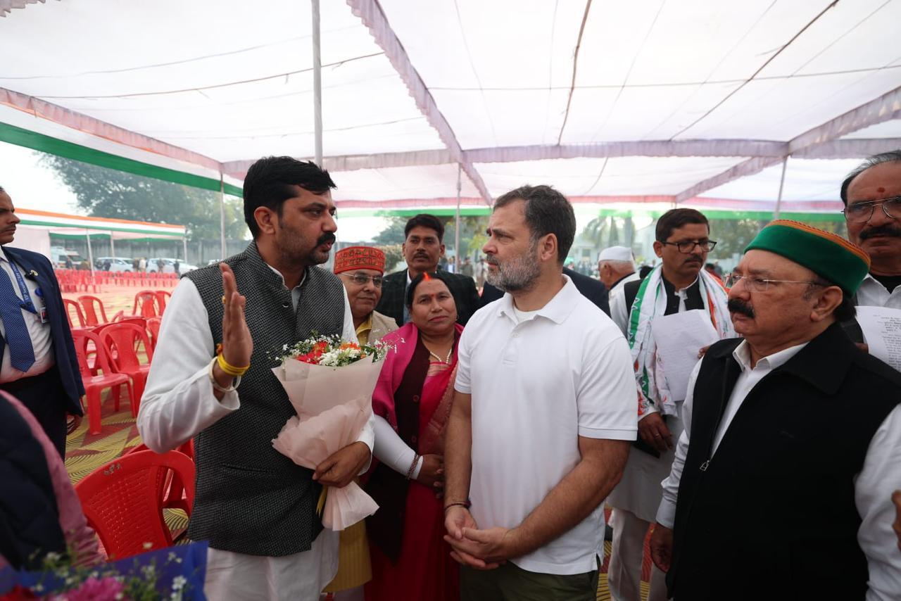 क्षेत्र की मुख्य समस्याओं को लेकर कांग्रेसी नेता मिले नेता प्रतिपक्ष राहुल गांधी से,,