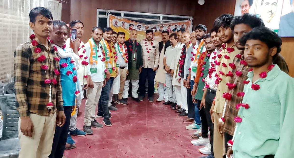 कांग्रेस के सिद्धांतों पर चलने का लिया संकल्प,ली कांग्रेस की सदस्यता