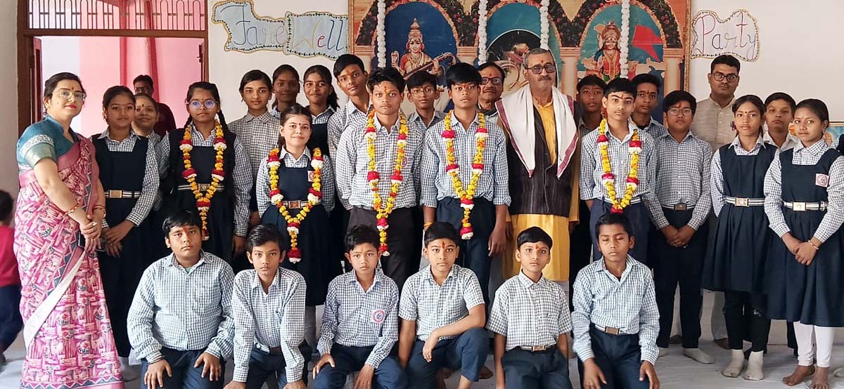 सरस्वती शिशु मंदिर में विदाई समारोह एवं होली उत्सव की धूम