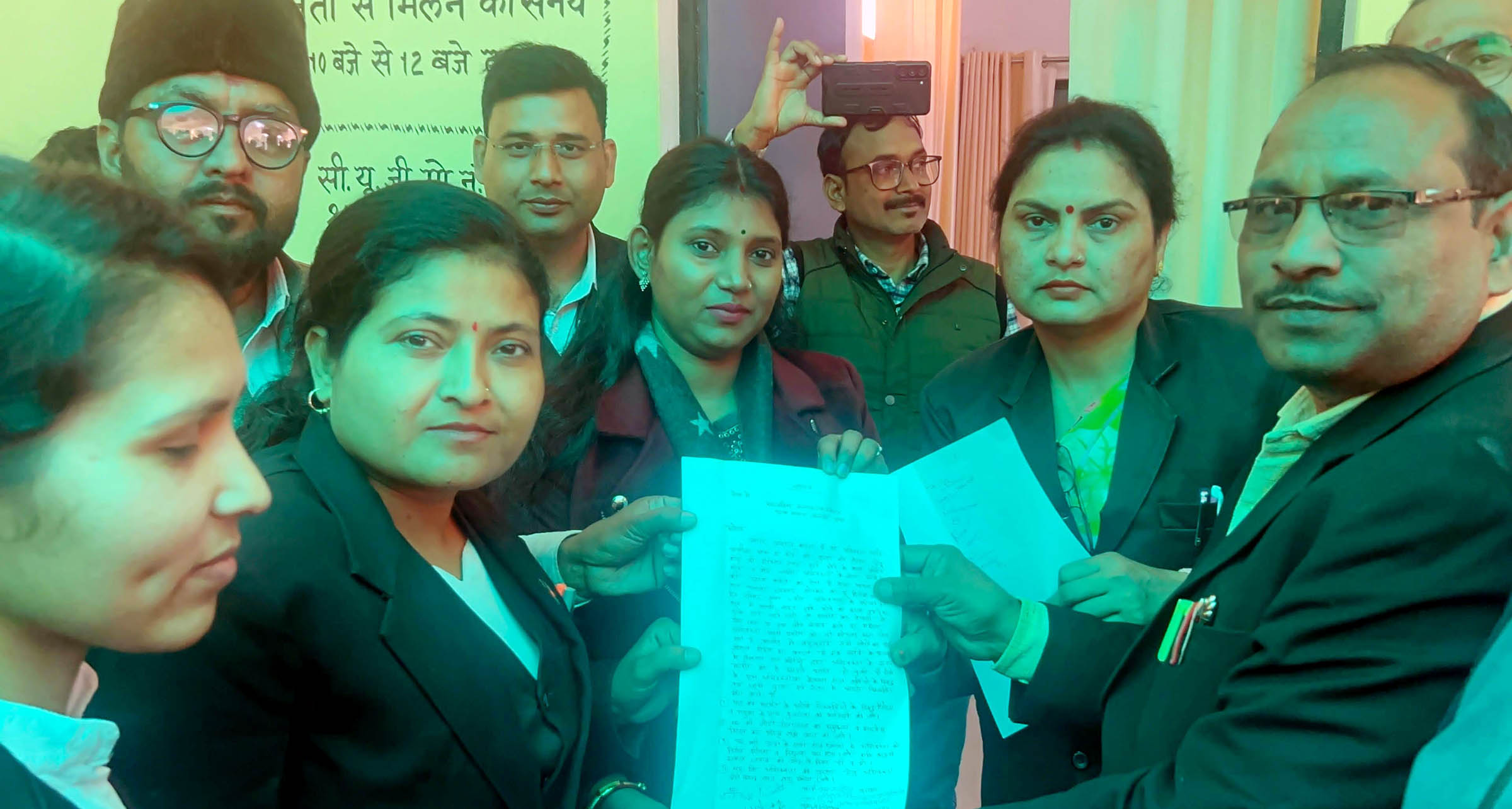 राज्यपाल को संबोधित चार सूत्रीय ज्ञापन तहसीलदार को सौंपा, वकील आक्रोशित