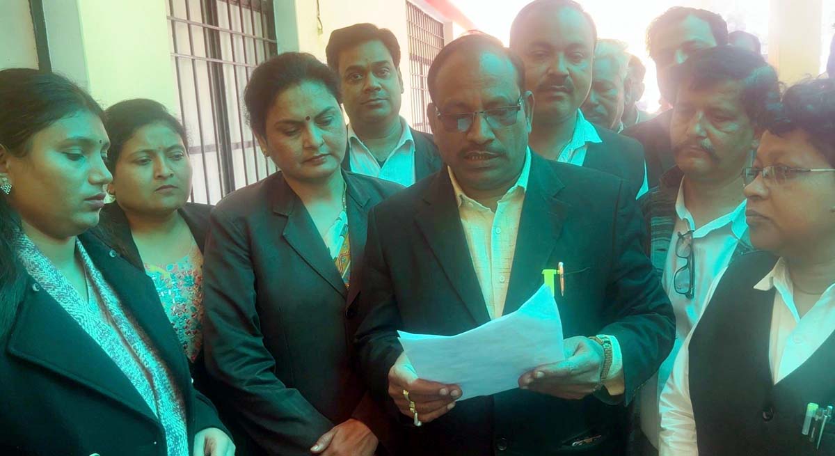 राज्यपाल को संबोधित तीन सूत्रीय ज्ञापन तहसीलदार को सौंपा