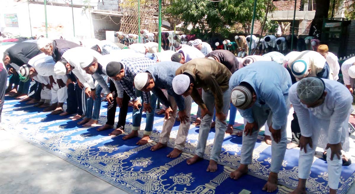 रमजान के दूसरे जुमे पर मस्जिदों में उमड़े नमाजी, इमाम ने रोजो पर किया बयान