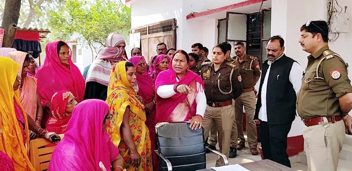चरमराई कानून व्यवस्था पर फूटा महिलाओं का आक्रोश
