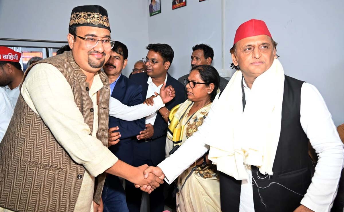 बुके व शाल पहनाकर किया स्वागत,सपा के राष्ट्रीय अध्यक्ष से मिले चेयरमैन