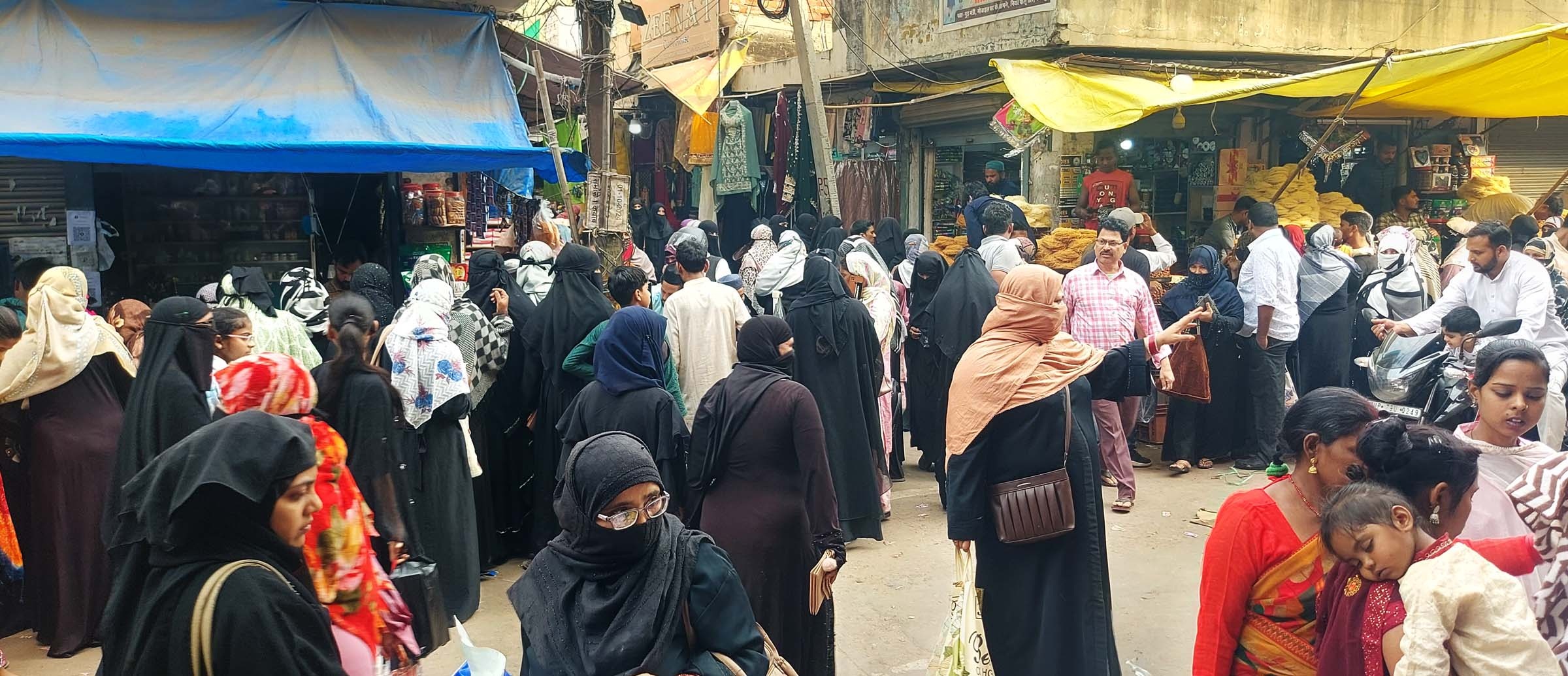 लाला बाजार व चूड़ी गली समेत अन्य प्रमुख बाजारों में उमड़े खरीददार