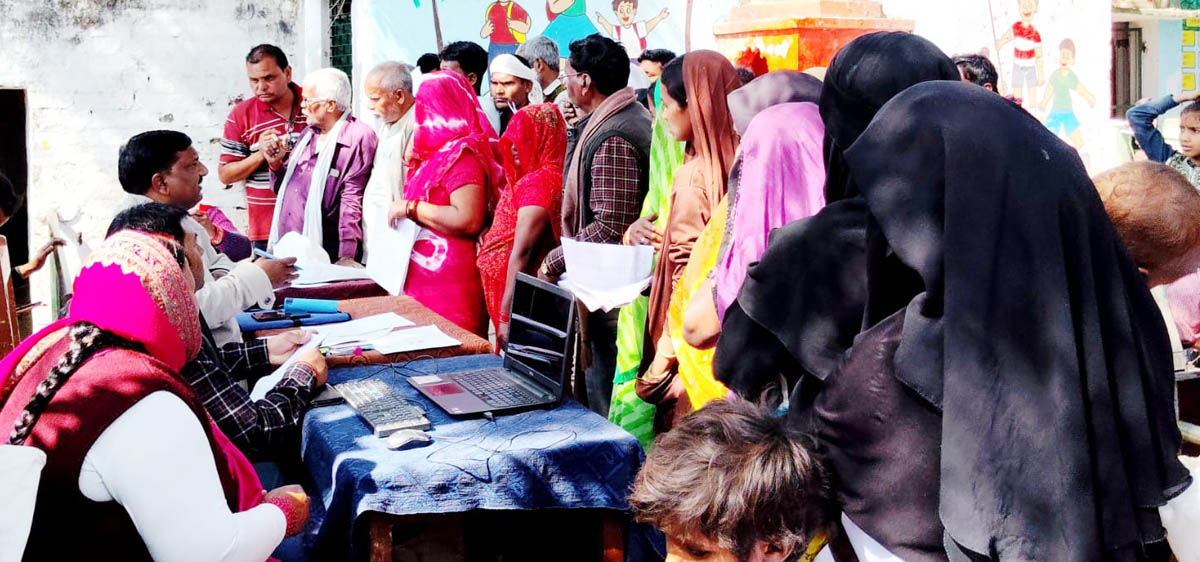 प्रधान ने सहयोग कर समस्याओं का कराया निस्तारण, लगा एसआईआर कैंप