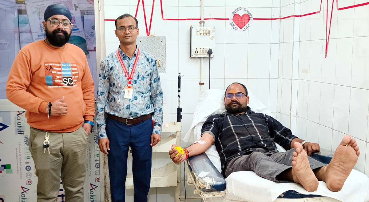 सर्व फॉर ह्यूमैनिटी के सदस्य ने किया रक्तदान, महिला मरीज को मिला रक्त