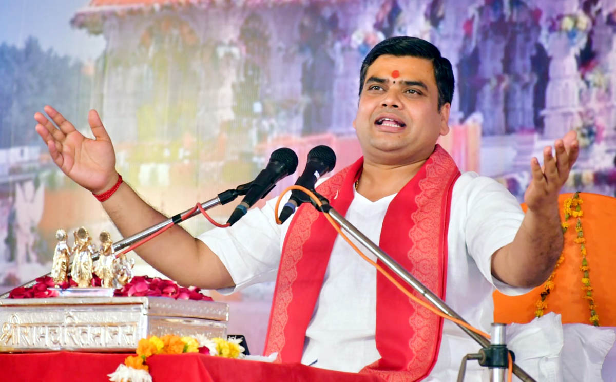 तांबेश्वर परिसर में चल रही कथा में प्रभु की लीलाओं का वर्णन