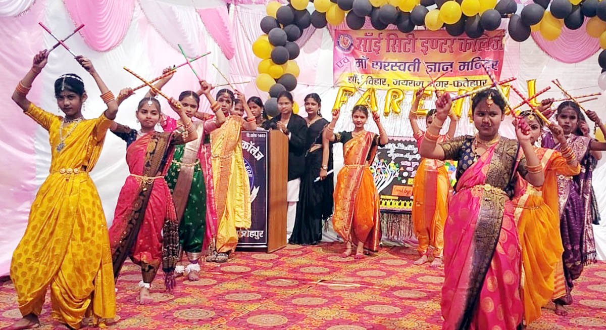 सांई सिटी इंट कालेज, मां सरस्वती ज्ञान मंदिर में हुआ समारोह, छात्रों को दी विदाई