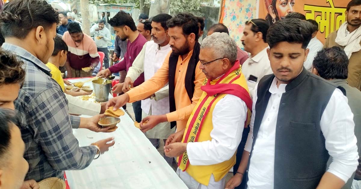 प्रतिमा पर माल्यार्पण कर भंडारे का किया आयोजन, मनाई जयंती